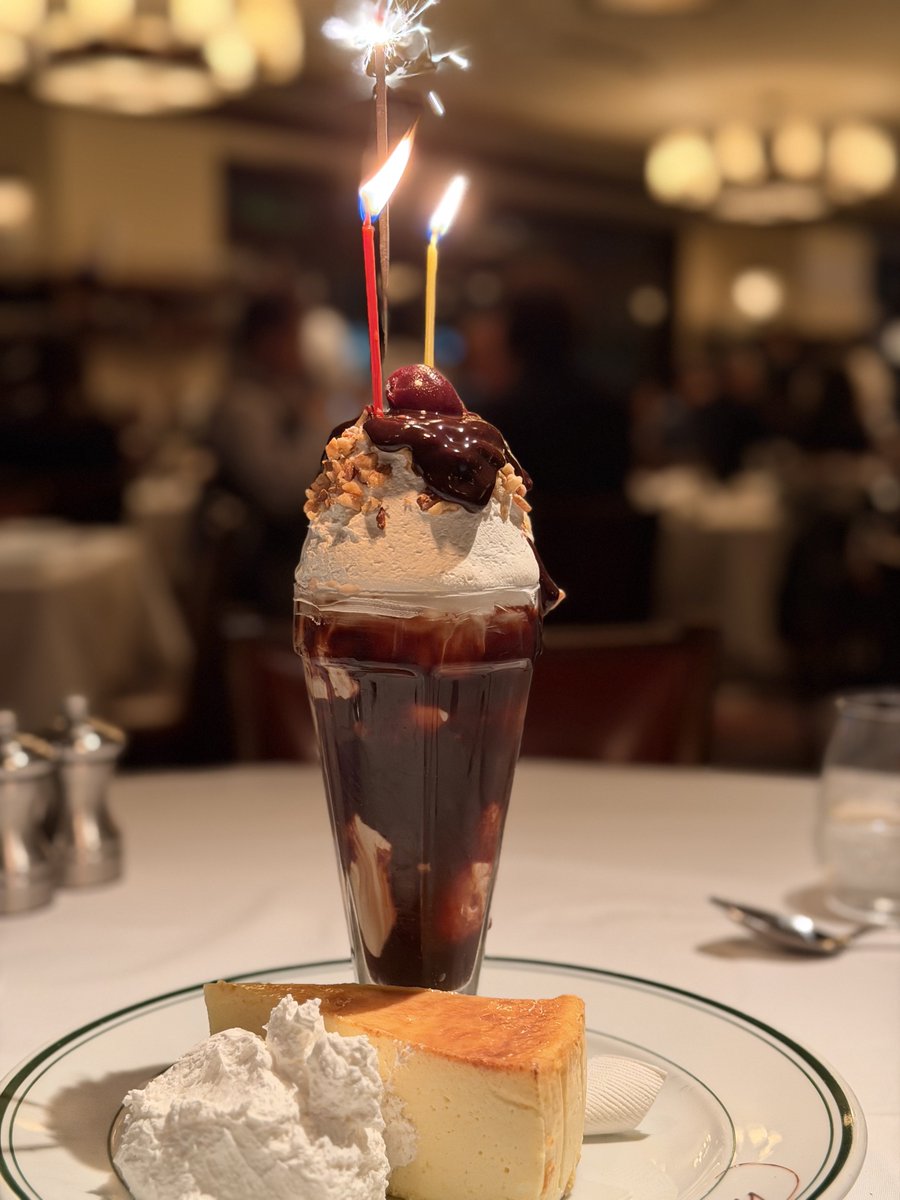 本日はお誕生日✨️　「ウルフギャングステーキハウス」でお祝いして頂きました(*´ω`) 楽しく美味しい幸せな1日を過ごすことができました( ´ー`)フゥ
追伸
お祝いのメッセージありがとうございます✨️
#senchaとhaseoの神メニュー