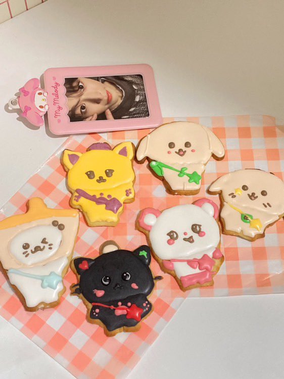 KawaiGirly's tweet image. พอดีเค้าว่าจะทำกอว.คอนน้องวิชเป็นเค้กไม่ก็คุกกี้ อยากรู้ส่วนใหญ่ทุกคนอยากได้อะไรมากกว่ากันหรอคับบบ  ขนมเเบบในภาพเลยย
#NCTWISH_CONCERT_TOUR_IN_BKK