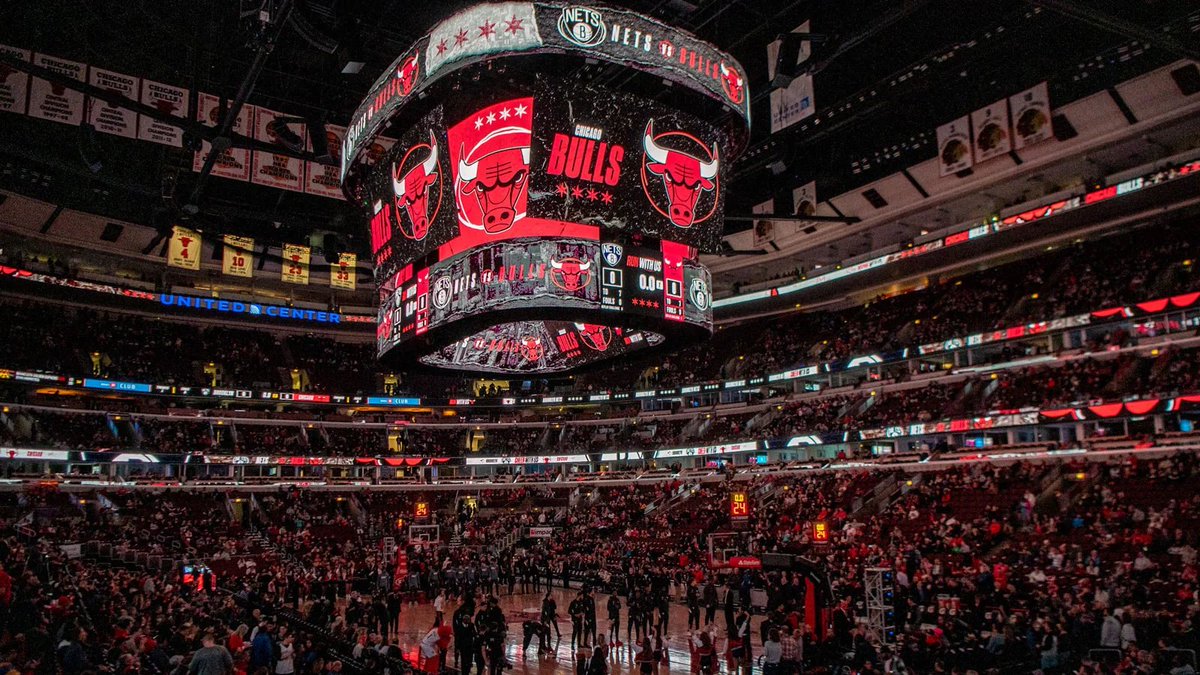 JAYChi_Bulls's tweet image. 🚨BULLS GAME GIVEAWAY🚨

With hitting 4k followers, we're giving away a pair of Bulls ticket to the 12/3/25 game. 

To enter;
-Like &amp;amp; RT
-Follow @JAYChi_Bulls 
-Comment "See Red"
*Extra entry in thread

Winner announced  11/22 at 1pm CDT!
*Make sure it's us if selected!