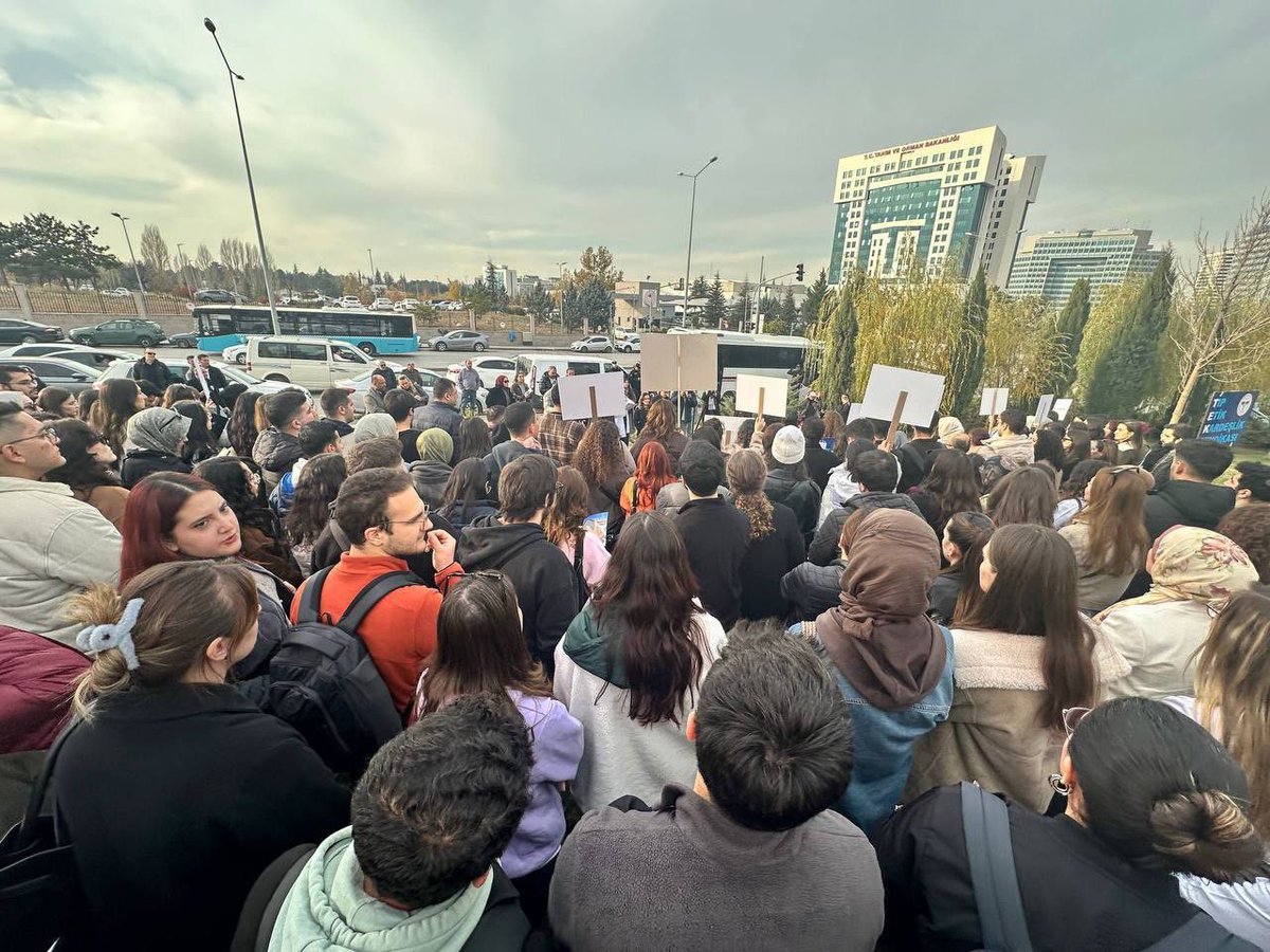 zisansssss's tweet photo. #2DUSiçinBakanlıktayız https://t.co/H9vyoD1Nqe