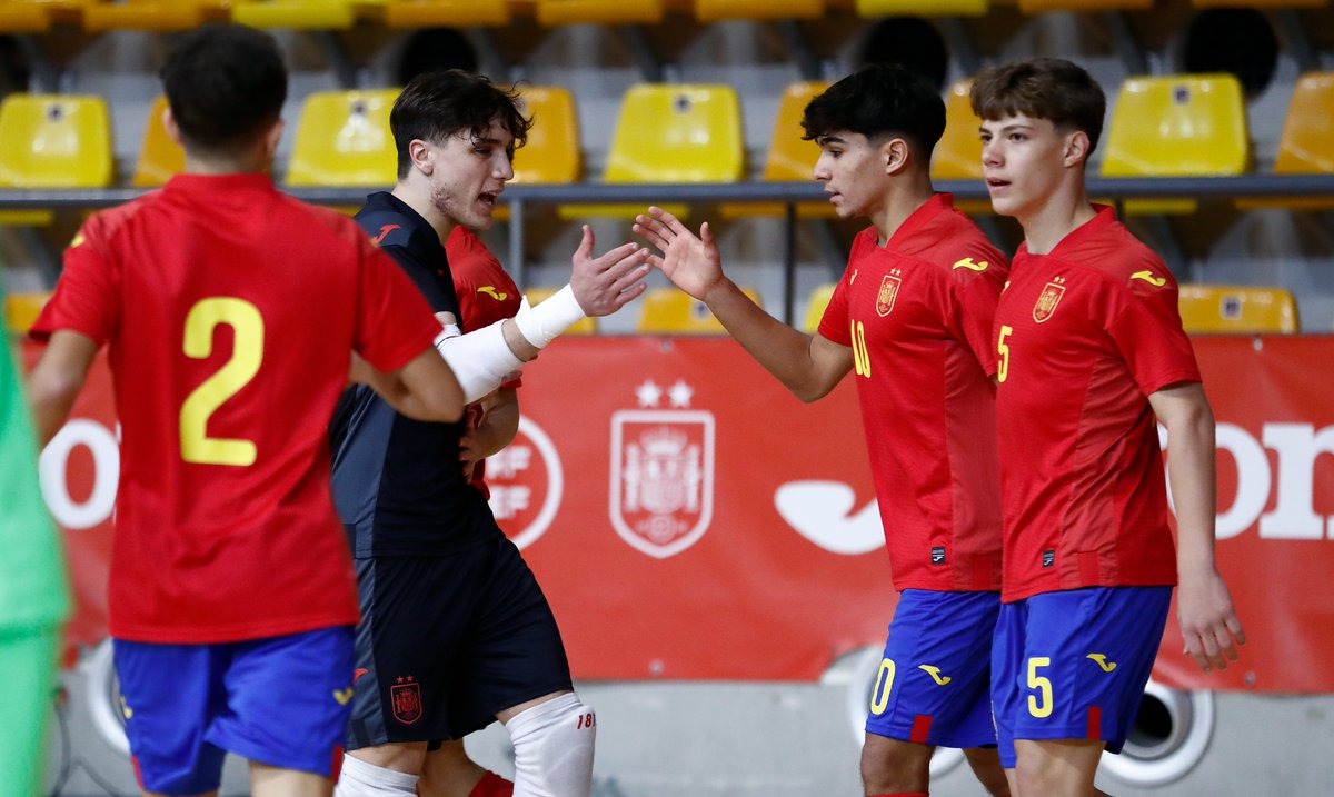 ¡Hoy juega la 𝘀𝘂𝗯-𝟭𝟳!

🆚 🇪🇸-🇰🇬
⚽️ Triangular amistoso
🕗 20:00 horas
🏟️ Ciudad del Fútbol
📍 Las Rozas
📺 Síguelo, en directo, en 𝗬𝗼𝘂𝗧𝘂𝗯𝗲: youtube.com/watch?v=Y2c12h…

#FutsalEspaña | #NuestraBase