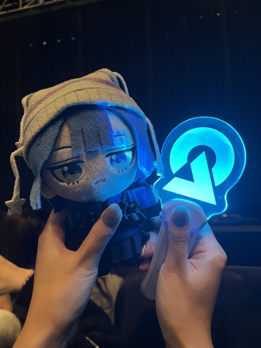 a_minsb's tweet photo. めっちゃ前で参戦でした！
ライブ良かった〜〜〜🌙
ツアーも楽しみです！！
一生ついていきます、、！
大好き！

#DUSTCELL月の裏 https://t.co/i6t3L37L3w