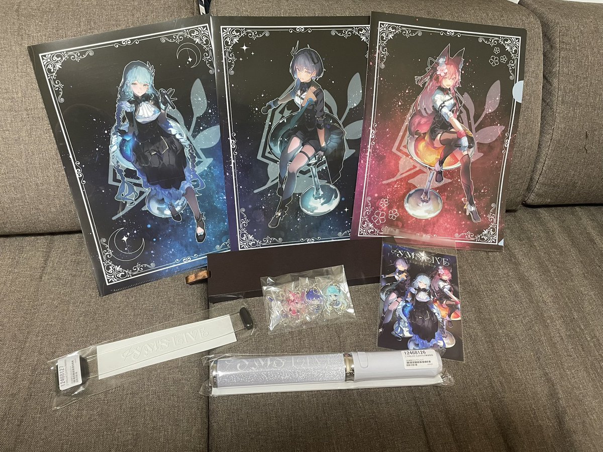 jIxH0LVGr7PWINH's tweet photo. #にびいろゆるし
#YMSLIVE
届きました!
以前届いていた物も合わせて並べてみましたが、とてもよきですね……
手に取って、間近で見たかったので嬉しい
アクキー全員かわいい……早く飾りたい…… https://t.co/UjgUFR8aie