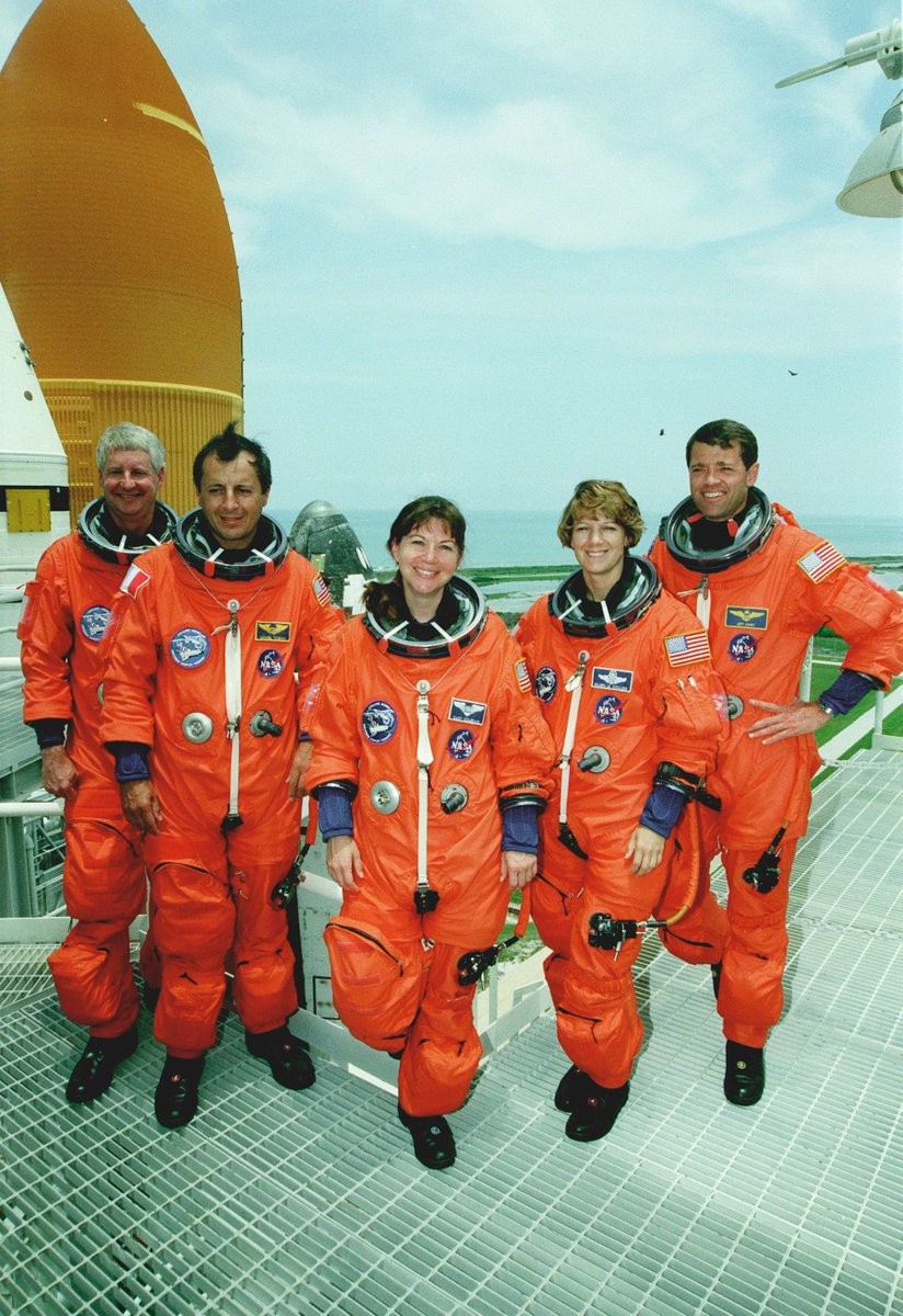 Astro_Cady's tweet image. 🥳🎂Please join me in extending warm birthday wishes to my friend and Commander/crewmate on #STS93, Eileen Collins  - a true inspiration - who became the first female #SpaceShuttle commander on that mission! Here&apos;s to many more amazing orbits!💫
