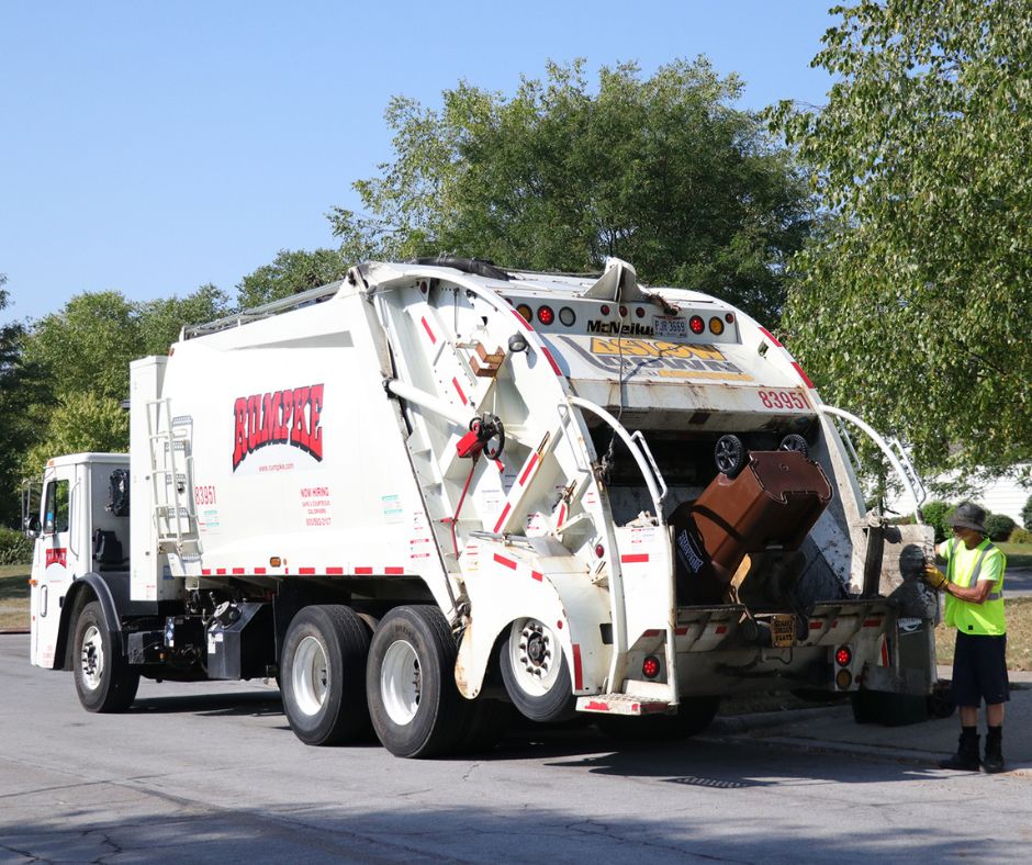RumpkeNews's tweet image. 🚛 Did you know?

On an average day, your Rumpke driver makes 400 to 600 residential stops and collects up to 20,000 pounds of trash or recycling. That’s a lot of hard work to keep our communities clean and green! ♻️ #RumpkeFunFacts #FunFactFriday