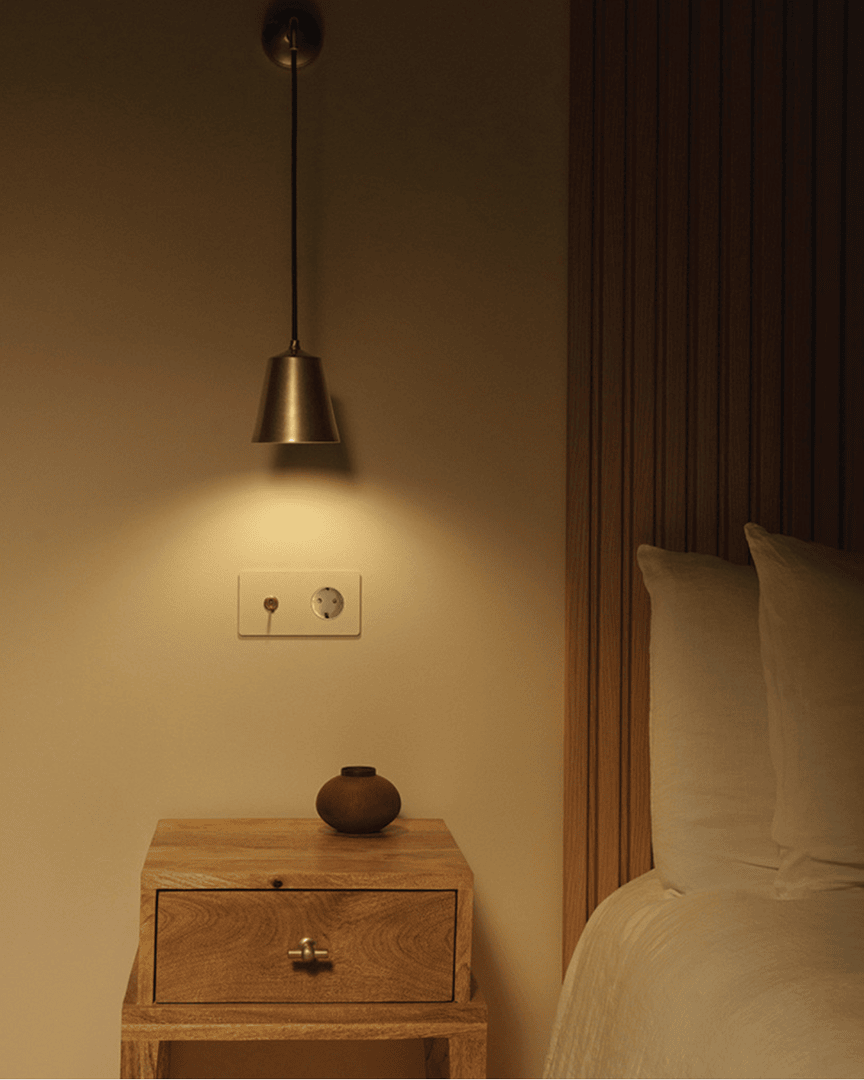 KBIS's tweet image. Hardware worth obsessing over. 🛠️

Corston USA brings clean lines, seamless finishes, and serious design cred to #KBIS2026.

Find them at booth S27093. Register here: bit.ly/KBIS2026-X

📸 Corston