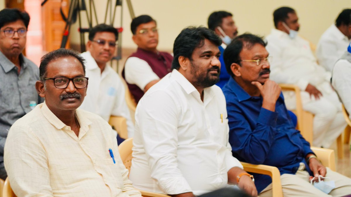 BSPTechCellAP's tweet image. 19-11-2025,న్యూ ఢిల్లీ
 
ఈ రోజు ఢిల్లీ బీఎస్పీ కేంద్ర కార్యాలయంలో దక్షిణాది మరియు ఇతర రాష్ట్రాల సమావేశం జరిగింది. ఈ సమావేశంలో బహుజన్ సమాజ్ పార్టీ జాతీయ అధ్యక్షురాలు బెహెన్ మాయావతి గారు పలు ముఖ్య సూచనలు చెయ్యడం జరిగింది.@BJP4Karnataka @BSPTechCellAP @JaiTDP