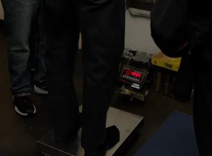 Islam Makhachev, Jack Della Maddalena maçına 189.4 pound (85.9 kg) ağırlığında çıktı.