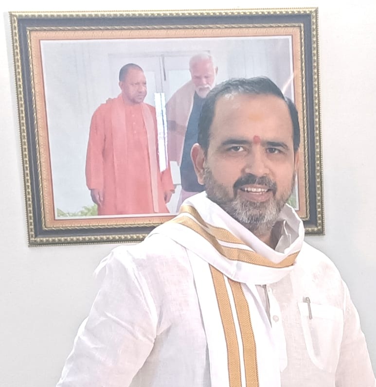 यूपी में हार्ट अटैक के बढ़ते मामलों को लेकर मा0 मुख्यमंत्री श्री योगी आदित्यनाथ जी और उपमुख्यमंत्री श्री ब्रजेश पाठक जी ने बड़ा फैसला लिया है।
भाजपा सरकार हार्ट अटैक मरीजों को बचाने के लिए सभी मेडिकल कॉलेजों, जिला अस्पतालों एवं प्रमुख सामुदायिक स्वास्थ्य केंद्रों में ​इंजेक्शन