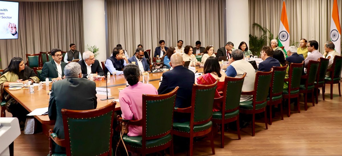 airnewsalerts's tweet image. Union Minister for Finance &amp;amp; Corporate Affairs @nsitharaman chairs the eighth Pre-Budget Consultation with the experts and stakeholders from the Information Technology #IT sector in connection with the forthcoming Union Budget 2026-27, in New Delhi.   

The meeting was also…
