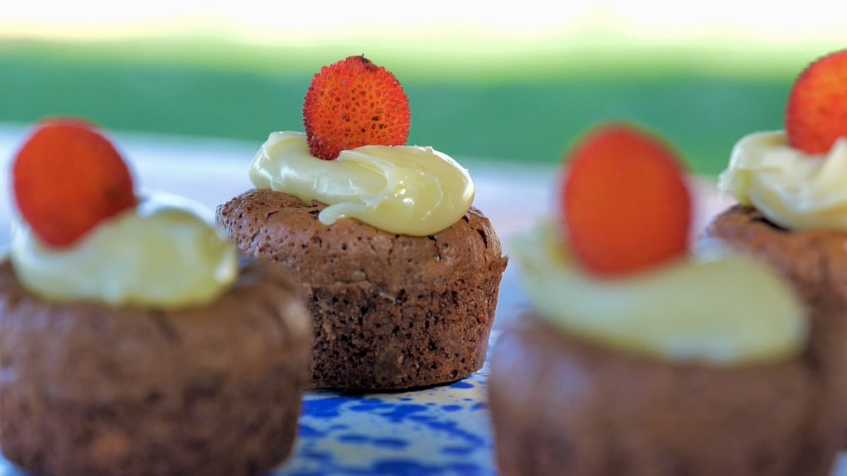 MiquelCalent's tweet image. Avui a #FrediCalentIB3 llampuga fregida amb crema de xirivies, pa moreno fet nostre ple de cap de llom, ropa vieja cubana, espatlla de me de Pollença, nyoquis amb coco, pastissos de xocolates i arboces…🍎🥯🍳🍔🐟🥩🍲🧁🍪👨‍🍳🎊🎉