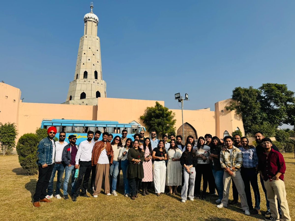 Seasiainfotech's tweet image. A day to appreciate the men who show up with commitment and positivity, every single day. 💼💙

#MensDay2025 #OfficeCulture #TeamSpirit #Gratitude