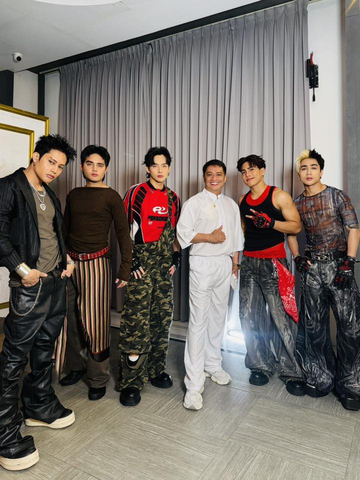 _iamdevsuson's tweet image. READY NA SILA! ANG POGI NI KEN SUSON! 😭

HarayaSaKalimudan WithSB19
@SB19Official #SB19
#SB19atKalimudan2025