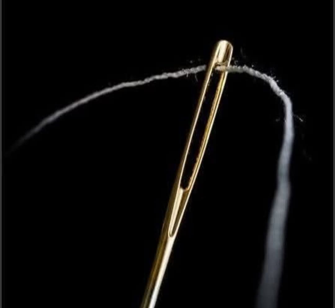 O gün geldiğinde iğne de hesap verecek iplik de,
İğneyi deliğe çeken delikte
Dikiş de sorulacak,
Sökükte...!