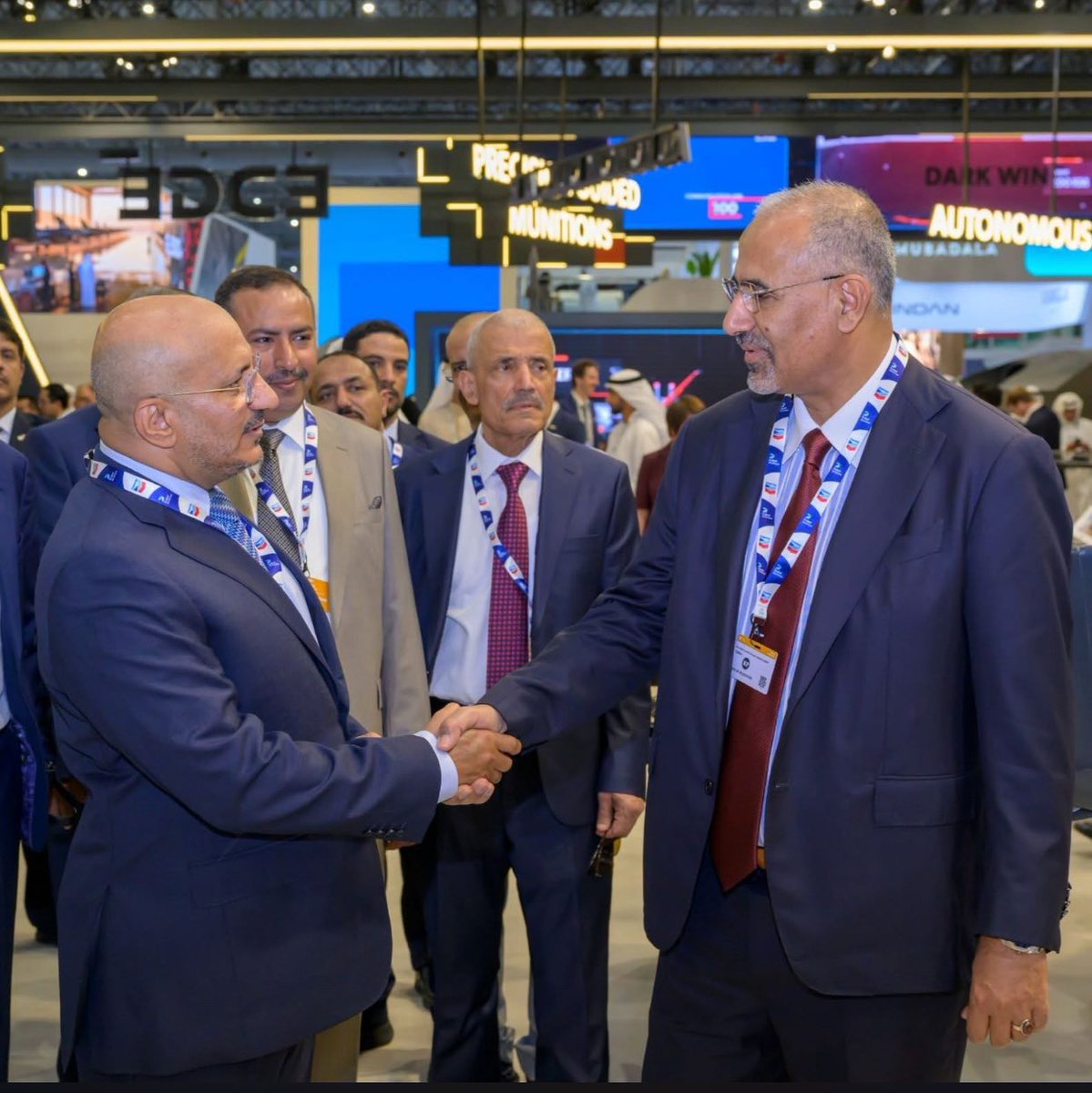 ما اجمل هذه الصوره تجمع شخصين يريدان استعادة بناء وطن ويناظلان لاجله  حفظكم الله  #yemen