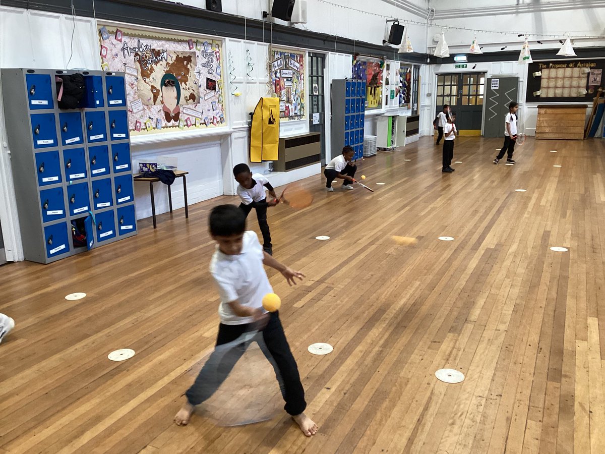 MrsFojdar_AMPA's tweet photo. In PE this week 2NF have been  displaying some amazing tennis skills.Well done to T for being our star pupil! @AbbeyMead_TMET #PE https://t.co/MHHFu19orJ