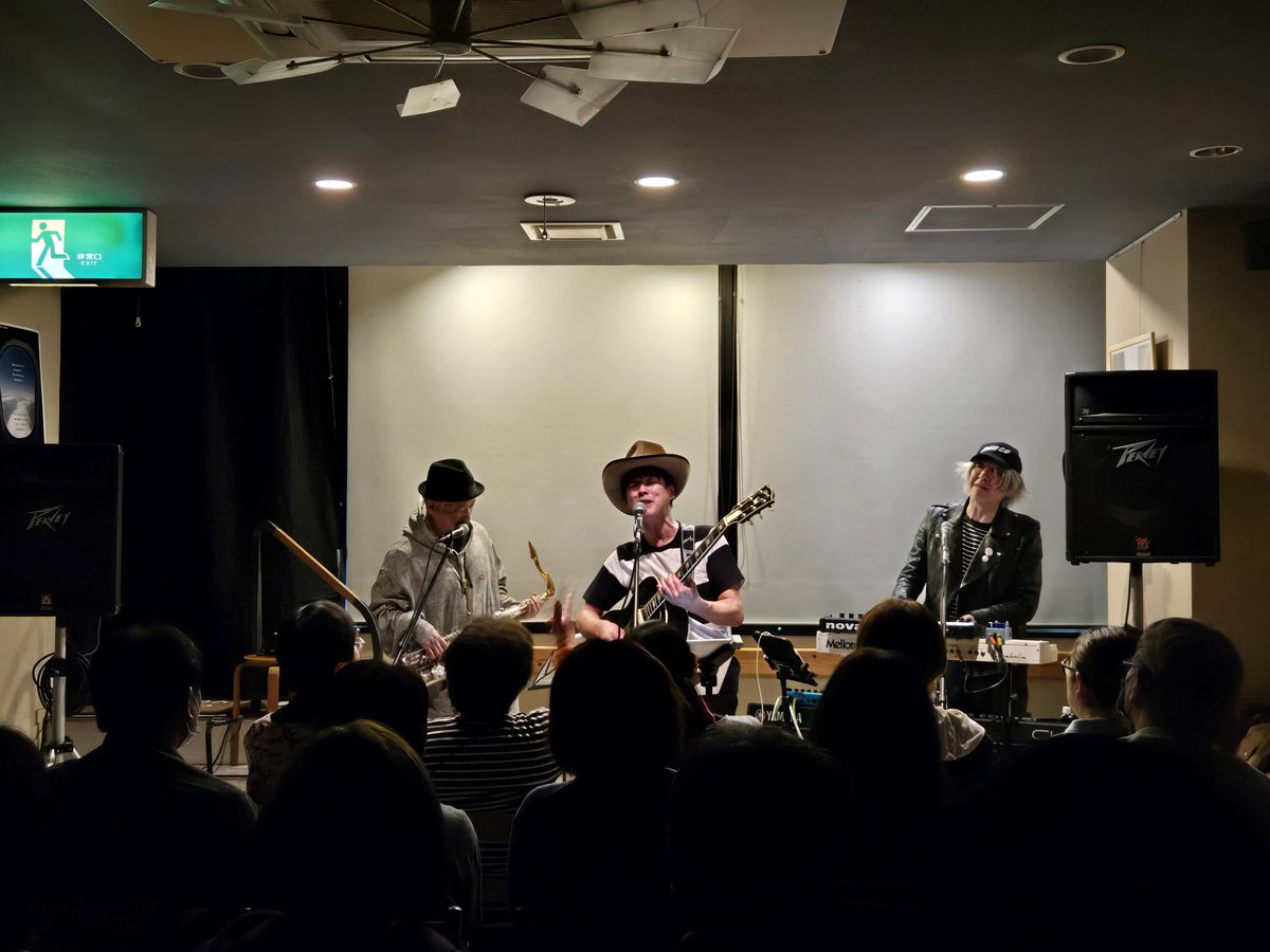 agarazaruwoenai's tweet photo. カジくんの音楽最高過ぎ⚡
#カジヒデキ
#鎌倉
#cafevivementdimanche https://t.co/KB7PiKTcCc