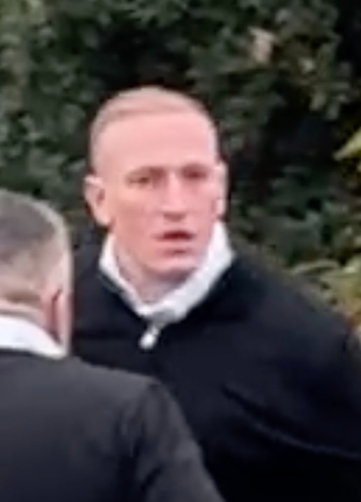 CrispinShow's tweet image. WANTED: 6ft 6 thug who left 73-year-old Palestine protester for dead in Egham, Surrey. 
👉Contact: Surrey police at Staines police station
Incident Number: PR/45250125674
Officer In Charge: Number 42403
Watch the video here👇
youtu.be/C5v2UN4FuVE