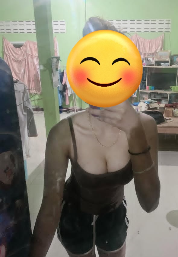 wulam81789's tweet photo. I want dick, dm 🥒 https://t.co/Uo1O8AqYlk