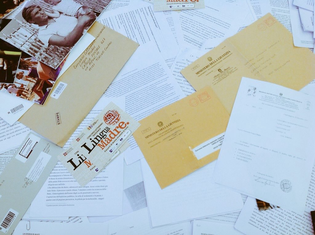 Nel 2012 nacque l’evento CLM “Le donne leggono le donne” con <a href="/PosteItaliane/">Poste Italiane</a> che animò per sei anni l’Ufficio postale di Torino Centro. Da ricordare anche l’annullo filatelico dedicato al CLM dal 2009 al 2019 e la casella postale aperta dal 2008 a oggi. 
concorsolinguamadre.it/retrospettiva-…