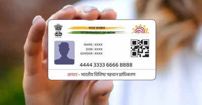 IndianInfoGuid's tweet image. 🚨UIDAI planning new Aadhaar rule in December 
New cards may only show a photograph and a QR code, removing personal details like name and address.