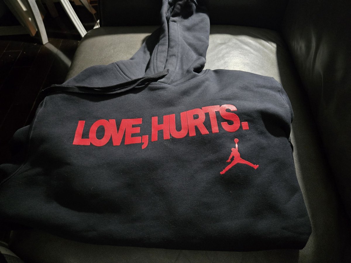 trudyspeaks's tweet image. 👕: Jalen Hurts &apos; Love, Hurts&apos;
👟: Air Jordan 1 Retro &apos;Black Toes&apos;
.
#inmyjs #jordandepot #jumpman23 #airjordanretros #aj1squad #jordan1squad #mjmondays #checksoverstripes #SNKRSKICKCHECK #snkrsliveheatingup #unds