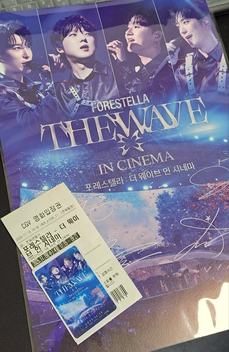 rust_colored's tweet image. 콘서트 때 본 느낌을 조금씩 잊고 있었는데 영화를 보면서 다시 느낄 수 있어서 좋았어요
얼굴 표정 하나 하나 다시 볼 수 있어서도 좋았고요
제작에 관련된 분들 모두 감사하다고 말씀드리고 싶네요 
싱어롱 가서 다시 봐야지 ㅋㅋ
#포레스텔라_시네마_후기 
#THEWAVEINCINEMA