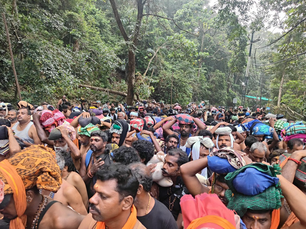 raagscr's tweet image. #TravancoreDevaswomBoard (TDB)does not hav Twitter to raise issues.really don&apos;t knw if they do it purposely.A lot of troubles faced,very bad administration &amp;amp; all devotees struggling day-night without facilities.All lapses in #Sabarimala.wht to say on  #KeralaGovt.@sabarimalatdb