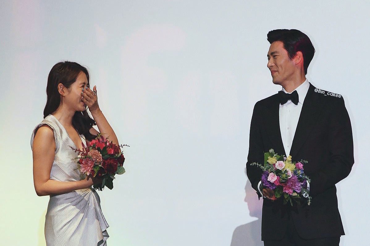 yejinnnchoice's tweet image. honey, you’re                          like my mirror
familiar….                                  years ago 🥹💗