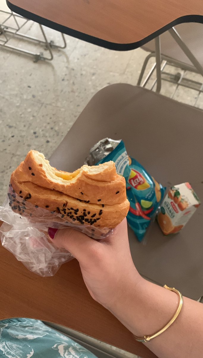 اشتقت للحياه الصحيه
متى اوقف😥