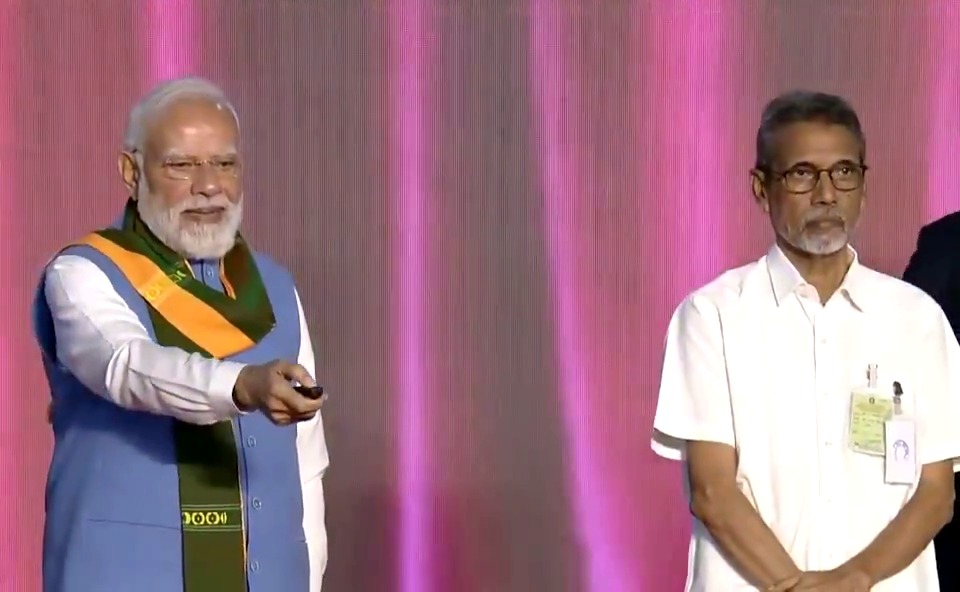 Shruti4Progress's tweet image. माननीय प्रधानमंत्री श्री @narendramodi जी द्वारा आज पीएम-किसान सम्मान निधि की 21वीं किस्त जारी किए जाने पर मैं हृदय से आभार व्यक्त करती हूँ। इस किसान-हितैषी पहल से देशभर के 9 करोड़ से अधिक किसान लाभान्वित हुए हैं, जिनमें हरियाणा के 15 लाख 82 हजार किसान भाई-बहन भी शामिल हैं।
सभी…