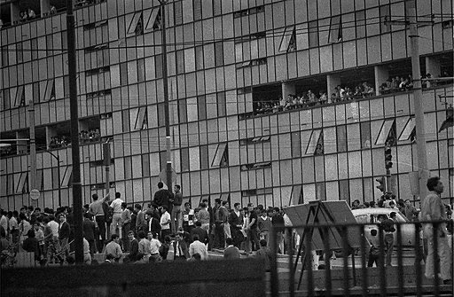 eadanm's tweet image. El pasado sábado observamos un Estado represor, que tal vez nunca se ha ido. 

Durante el siglo XX hubo diversos movimientos sociales que fueron reprimidos como fueron maestros, ferrocarrileros y médicos. 

De esto escribo, pasen a leer es gratis…

open.substack.com/pub/carloslope…