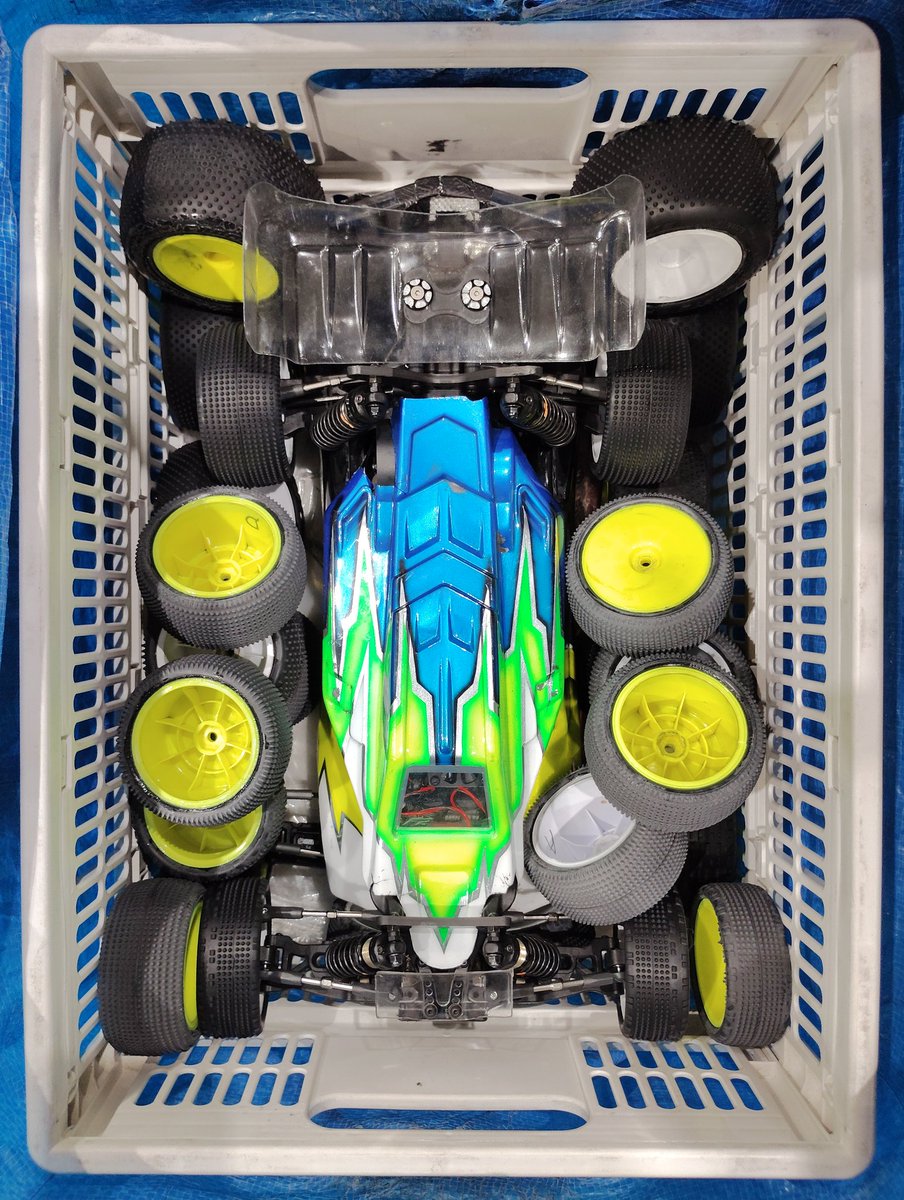 yasu5111rc's tweet photo. こんばんは🌛
またまた久しぶりにラジコン走らせてきました🚙💨
ROはメンテナンスのプロに預けていたので、YZ２を２年振りに投入😎
ダンパーがオイル無くてフリクションみたいだったけど、それも良し！
タイヤだけは替えるべきでした😵
#ヨコモ https://t.co/u2rxPExl1F