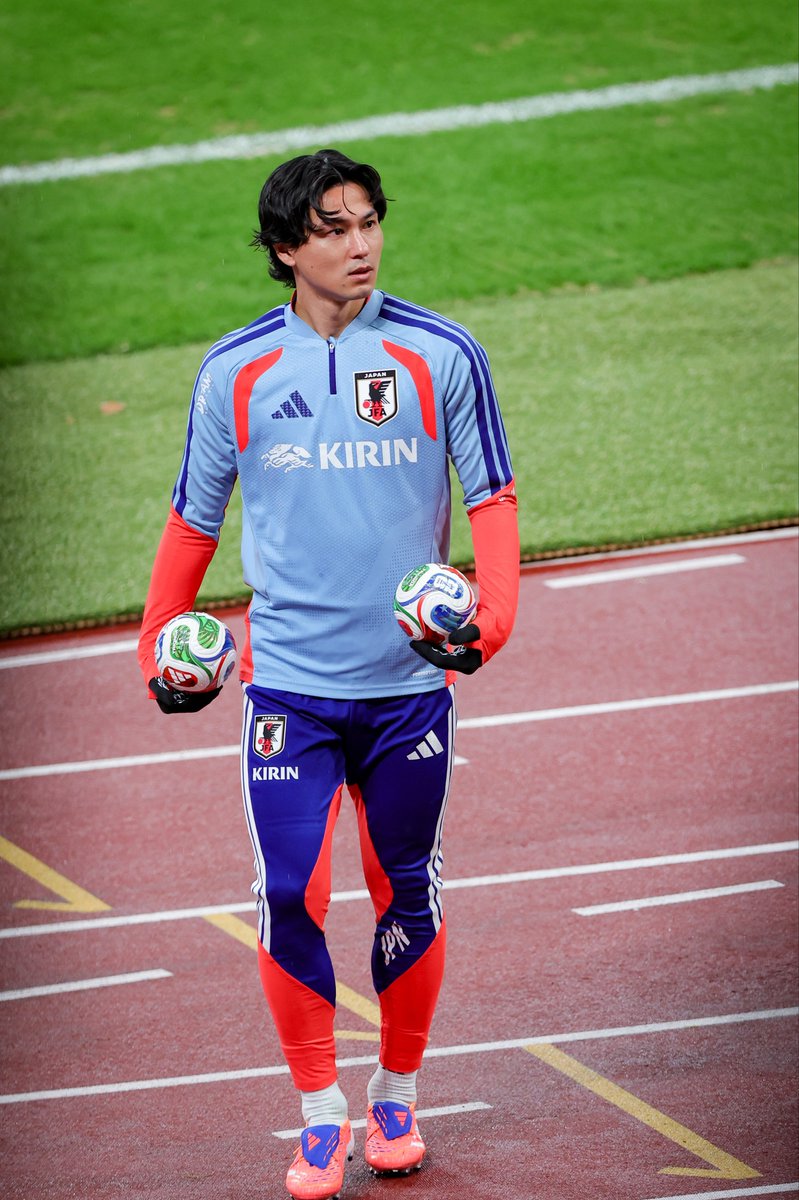 サポーターにサインボールをプレゼント⚽️ #南野拓実 選手