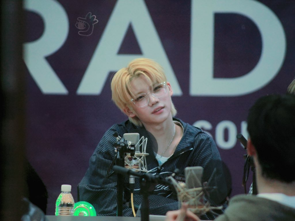 AppleonFire tweet media