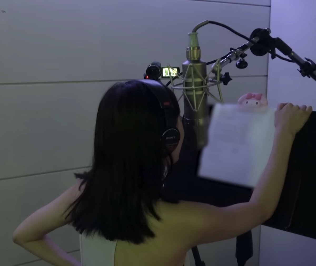chaenglovesus's tweet photo. giselle in the recording studio >>> https://t.co/3s0ZTeBXFn