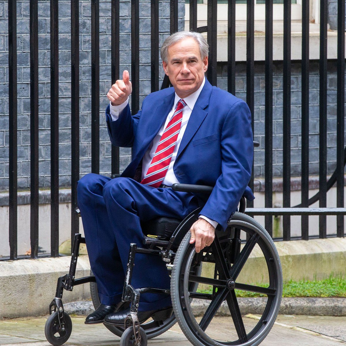 NotHoodlum's tweet image. He started all this redistricting nonsense, forcing other states to follow suit. Yet his corrupt maps were thrown out on the same day he was ordered to remove the Ten Commandments from Texas classrooms. Thou shalt not cheat.