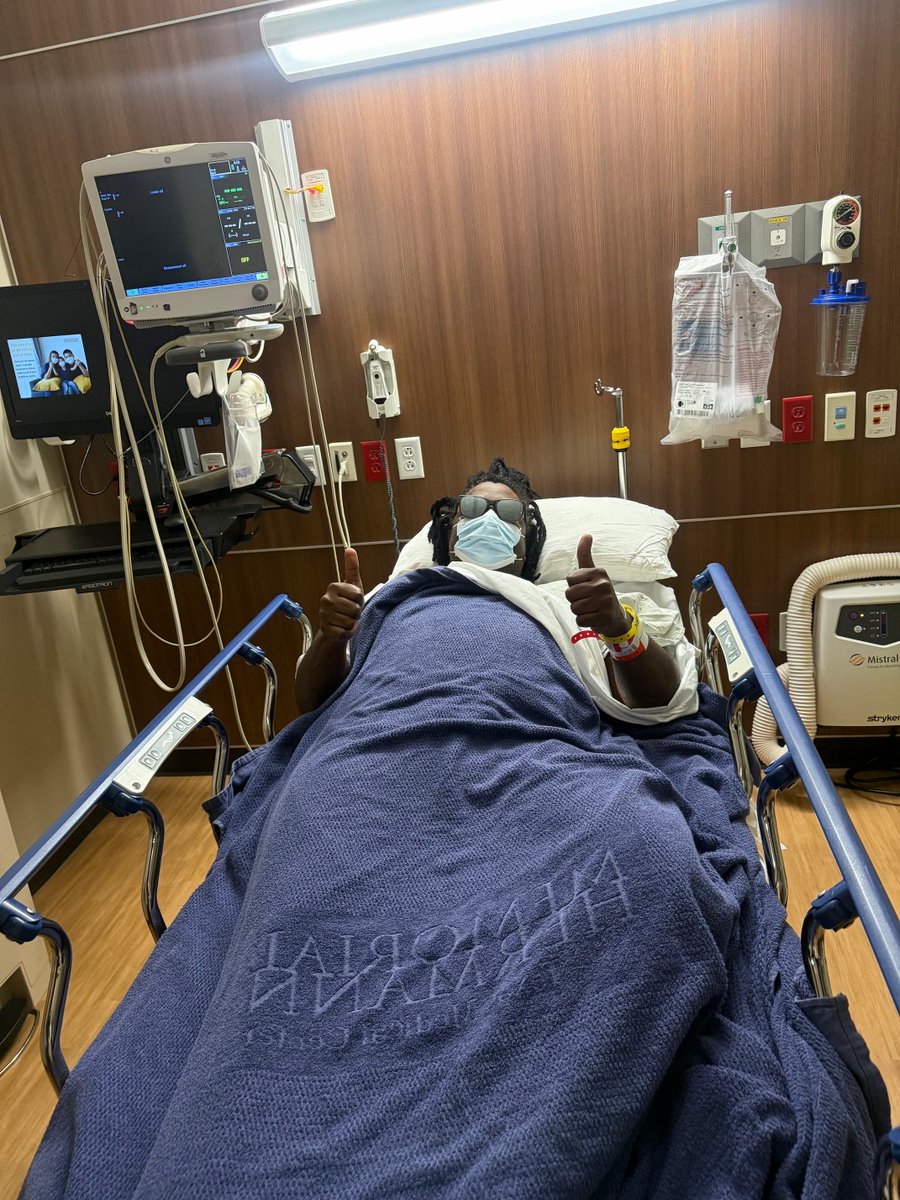 hunleyeric's tweet image. Hey all! @NatetheLawyer is headed into surgery as we speak! 
He should be out in 12 hours or so.

Please consider subbing to his YouTube Channel or sharing this to try and get him to #WakeUpTo1Million

youtube.com/@NateTheLawyer…