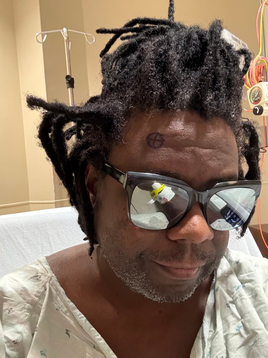 hunleyeric's tweet image. Hey all! @NatetheLawyer is headed into surgery as we speak! 
He should be out in 12 hours or so.

Please consider subbing to his YouTube Channel or sharing this to try and get him to #WakeUpTo1Million

youtube.com/@NateTheLawyer…