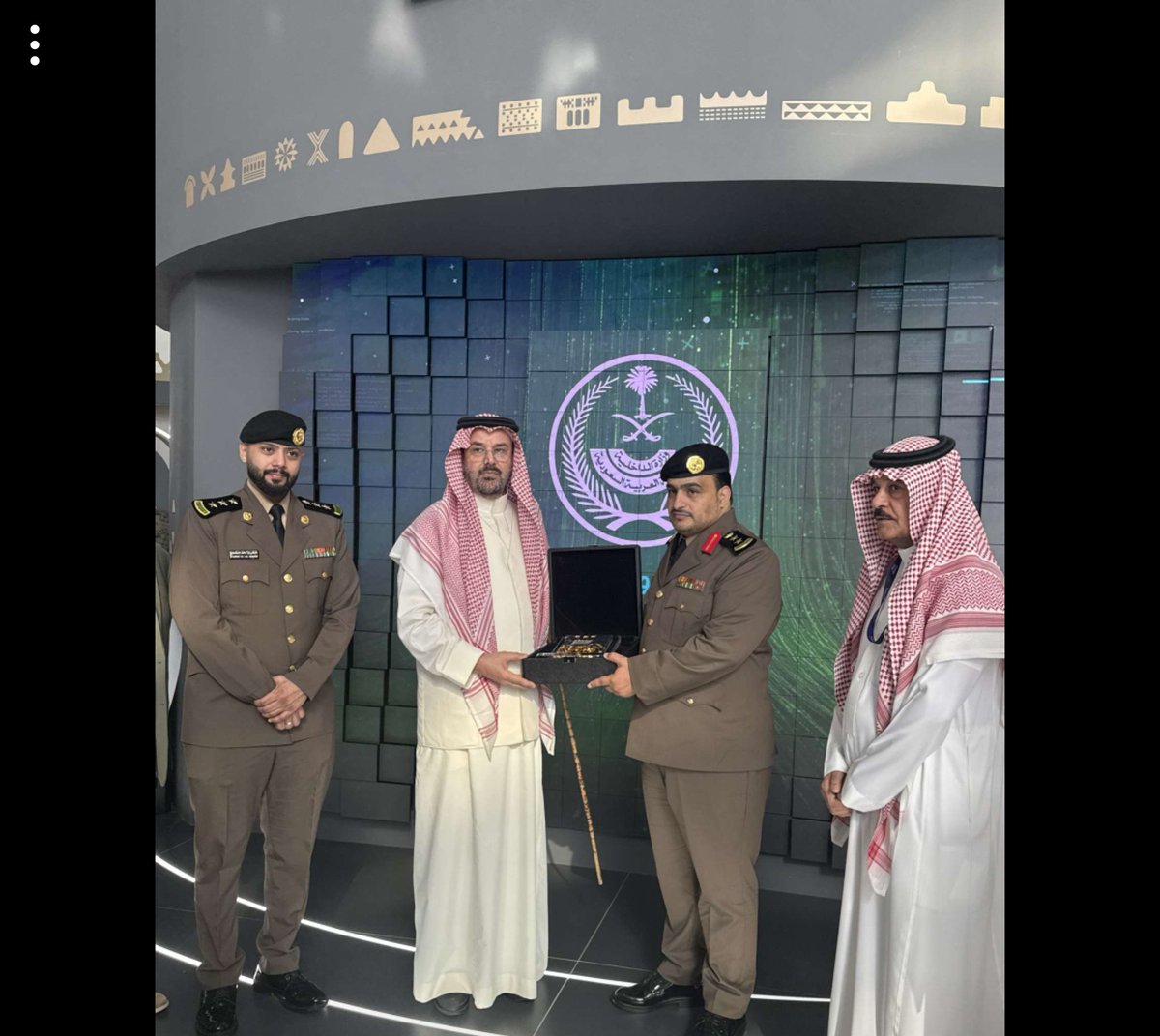 #المشعل 🟥 City Scape 🟥 ملهم منطقة الرياض * معرض ضخم يشرح ويفصل التطورات المذهله في المشهد الحضاري الشامل لكل مايتعلق بالحضارة والتحضر * ٠ورقي الحياة بمعطيات متميزه بالسعودية * ما تم * وما يحدث الآن * وما سوف يتم بالمستقبل القريب والابعد *
اللهم ربنا لك الحمد على مانعيشه من