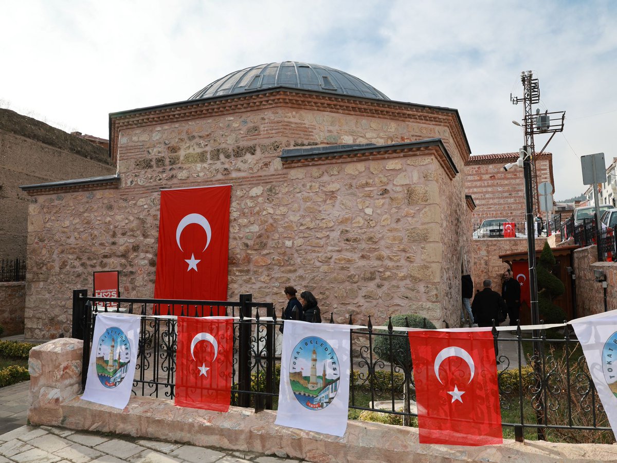 TARİHİ “SIK DİŞİNİ HELASI” MÜZE OLARAK AÇILDI

Anadolu’nun bilinen ilk umumi tuvaleti olarak kayıtlara geçen Sık Dişini Helası, 19 Kasım 2025 Dünya Tuvalet Günü’nde “Temizlik ve Su Kültürü Müzesi” olarak yeniden ziyarete açıldı.

Haberimiz için⤵️
🔗tokat.bel.tr/haber/tarihi-s…