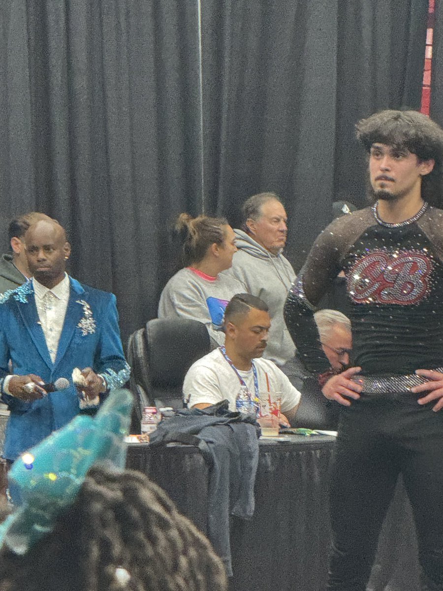 BarneyGreen23's tweet image. "So, which one is your daughter?"