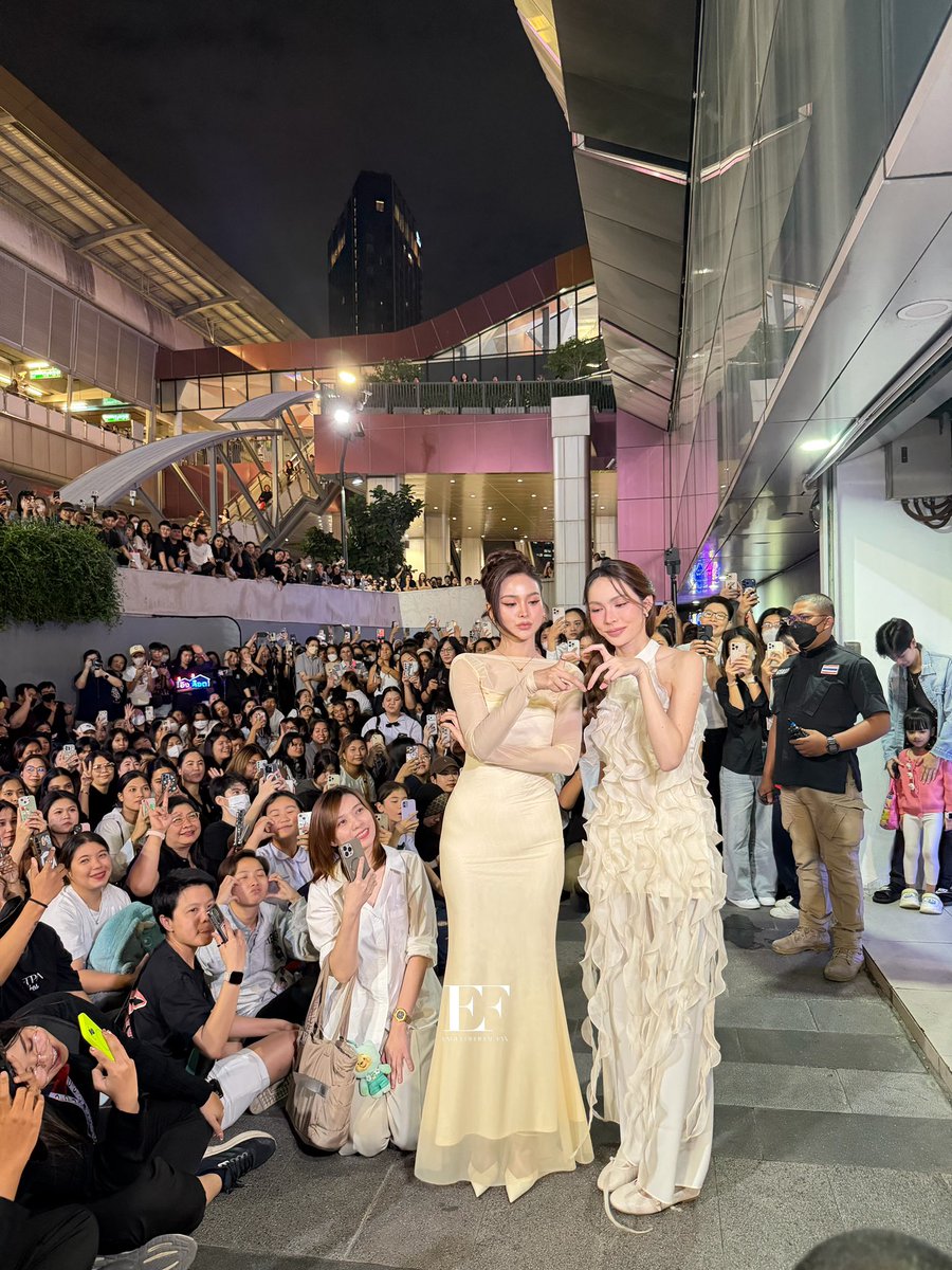 engfadom's tweet image. ขอบคุณทุกคนที่มาหา #อิงล็อต นะคะ ☺️🤍

#DestinyClinicWithENGLOT
#อิงฟ้ามหาชน #EngfaWaraha @EWaraha