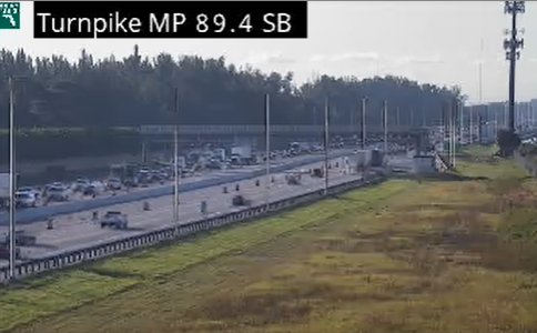 wpbf_yasmine's tweet image. 4-MILE BACKUP: On the Turnpike north following a crash at Lake Worth Rd. exit. Response on southbound lanes as well. Northbound delays almost reaching Boynton Beach Blvd. exit. Take Lyons or 441 NB to Lake Worth Rd. to enter there and avoid. #FirstWarningTraffic @WPBF25News