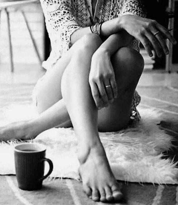 Nunca existe la soledad 
frente a una taza de café,
existen miles de sueños 
y esperanzas que surgen 
junto a ella. Nada parece
imposible,ni inalcanzable,
todo es más  fácil y más 
tranquilizador,solo nos 
toca lanzarnos por ello…
#BuenDía 
#FelizMiércoles 🌺🍃