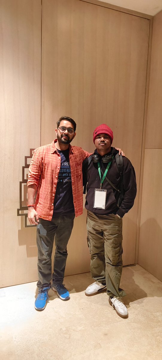 vidya4sure's tweet image. Just bumped into @akshayktwt  at @civonavigate 

@GrowInComm was the first tech community I joined when I started my journey.

Talking in person hits differently — had a great conersation 😄