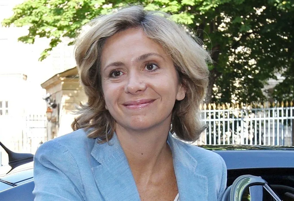 Stellaire_FR's tweet image. Le jingle de la RATP, qui date de 2005, c’est bientôt fini !

Avec l’arrivée du Grand Paris Express, IDFM compte continuer l’uniformisation du réseau🩵

La région imposera une signature sonore unique 🎵

@ClientsRATP #RATP @Plusdetrains @Metro_Insolite @KeolisIDF @GdParisExpress