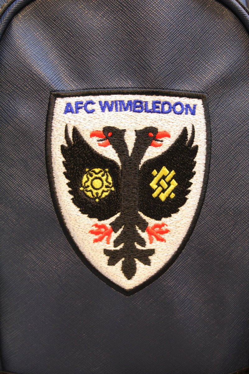 🚨 <a href="/AFCWimbledon/">AFC Wimbledon</a>  x <a href="/vesselgolf/">VESSEL Golf</a> golf bags!

Premium navy, made-to-order - perfect for Dons fans this Christmas. 

💙 Player V 14-way (1 Elevated)
💛 Looper stand bag (1 Elevated)
💙 LUX II 15-way cart bag

3–4 week lead time.

🛍️ Explore now: tinyurl.com/ykfur8e7