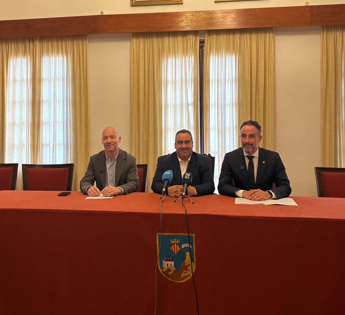 El <a href="/goib/">Govern de les Illes Balears</a> tramita tres noves promocions públiques amb 49 habitatges a Ferreries en col·laboració amb el <a href="/ConsellMenorca/">Consell de Menorca</a> i l'Ajuntament

Nota de premsa ➡️ tn.caib.es/IBAVIFerreries…