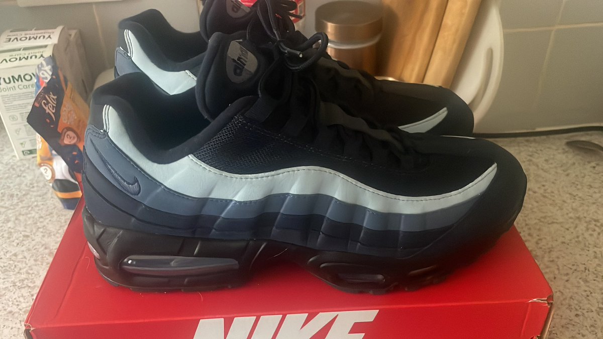 slavemasterrob's tweet image. new trainers bought by a sub!! 🔥🔥🔥

#rtverification #findom #rtgame #scallymaster #scallydom #chav #kissmyairs #sneakermaster #cashmaster #cashslave #footslave #moneyslave #humanatm